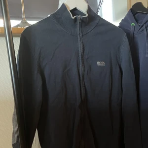 Hugo boss kofta - Riktigt snygg Hugo boss kofta i riktigt bra skick för endast 200kr