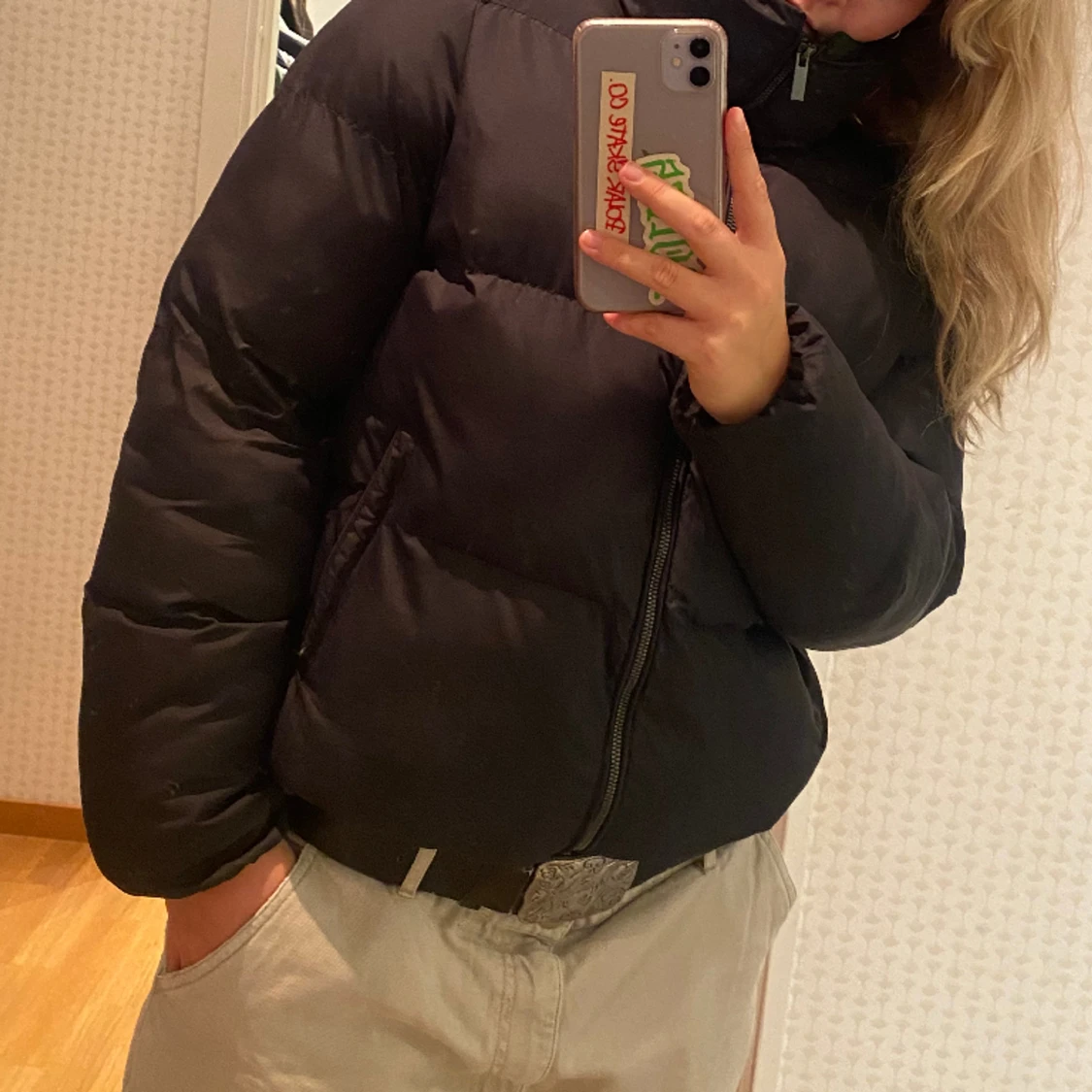 Svart puffer jacka  - 90