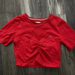 T-shirt - Röd Tommy Hilfiger t-shirt