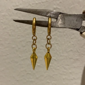 Guld nitar örhänge⚡️😍 - Jätte fina egengjorda guld nit örhängen😍