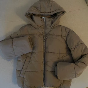 Ny jacka  - Strl XS men oversized så passar även S. Endast testad så precis som ny! 