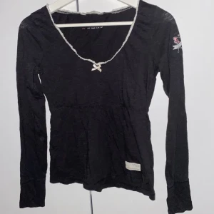 Odd Molly tröja - Använd 2-3 gånger. Jag tror det är storlek S men passar mig som är Xs. Bättre bilder kan skickas vid intresse. 