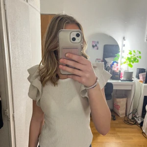 Vit zaratröja - Vit volangtröja från zara🤍