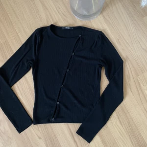 Svart topp  - Super fin topp som ej kommer till användning, använd fåtal gånger  