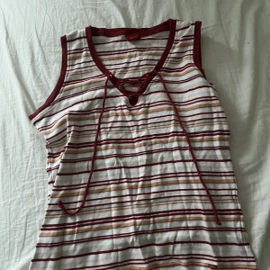 Topp från esprit - Jätte gullig topp från esprit! Passar en S/XS💕🙏🏼 köpare står för frakten