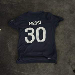 Messi tröja player edition Storlek m   använd 1 gång. 