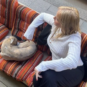 Vit ribbad långärmad tröja - Suuuper snygg