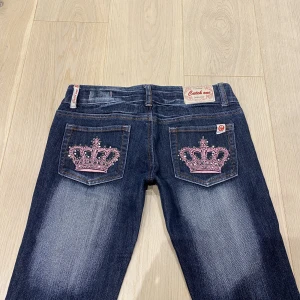 lågmidjade bootcut jeans från Crazy age💕 - GRATIS FRAKT IDAG!! midja 78 o innerben 85 cm ja e 170 för referens