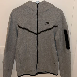 Nike tech-grå - Använd 1 gång- nyskick  Priset går att diskuteras