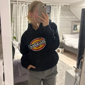 Dickies hoodie - Nypris 500 kr Typ ALDRIG använd! 9/10 skick   