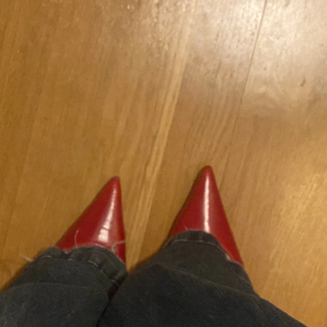 Röd spetsig klacksko - 91