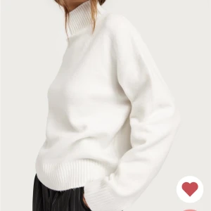 Nelly tröja - Säljer denna populära tröja från Nelly storlek S, köpte fel storlek! Använd en gång😊