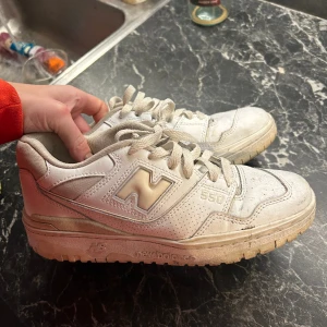 3 par New Balance 550 - 600 styck  Rosa strl 40 2/3 Vita strl 40 Röda 39.5  Fint skick