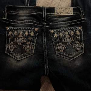 Miss me jeans, nyskick Köpta på Plick men var tyvärr för långa Använd gärna ”köp nu”❤️