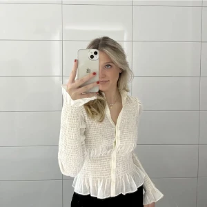 Other storys blus - Super fin blus från Other storys som jag köpte på sellpy men passade tyvärr inte, lappar osv sitter kvar från sellpy❤️