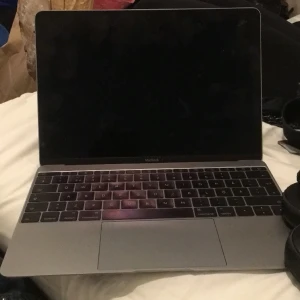 MacBook Air m1  - Säljes i mkt bra skick väldigt lite använd säljes pga att jag ska köpa statsionär dator 