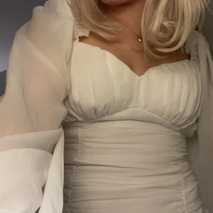 Studentklänning  - Vacker klänning från Nelly❤️ köptes innan sommaren❤️ använd endast ett fåtal gånger