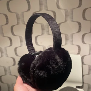 Öronmuffar - Säljer jätte söta öronmuffar som inte kommer till användning💞
