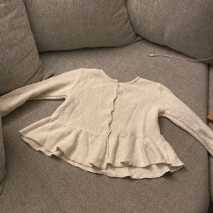  Kofta  -  Jag säljer den här koftan för jag inte använder mer den är ifrån Lindex storlek 146 till 152 ❤️