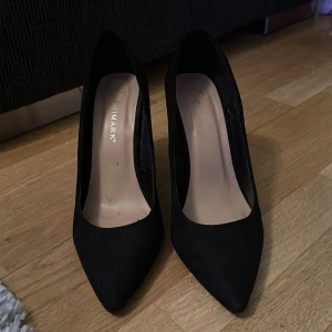 Klackar  - Klackar från primark  Använda men fint skick 