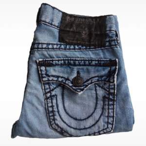 Stupid hard true religion jeans med black stitch 🤑🤑💯💯😂🙏 you ain finding these anywhere else 😭😭🙏💯 kan gå ner lite i pris om de är snabbaffär! 🙏