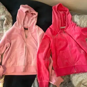 Säljer dessa super sköna sip hoodie från Juicy couture❤️❤️nypris 1300 (säljs styckvis) köp båda för 1200