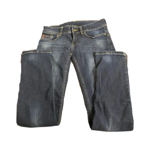 Lågmidjade skinny jeans - Från märket big star! Supersnygga men sitter tyvärr inte som jag vill. Midjemått: 36cm tvärs över innerbenslängd: 80cm