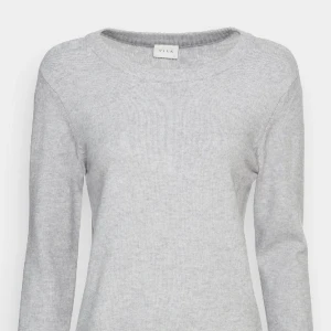 Stickad Tröja  - Inprincip helt ny, andvänd en gång! Säljs då den inte kommer till  andvändning. Köptes för 349kr men säljer för 200 då den är nästintill nu, priset kan såklart diskuteras!❣️