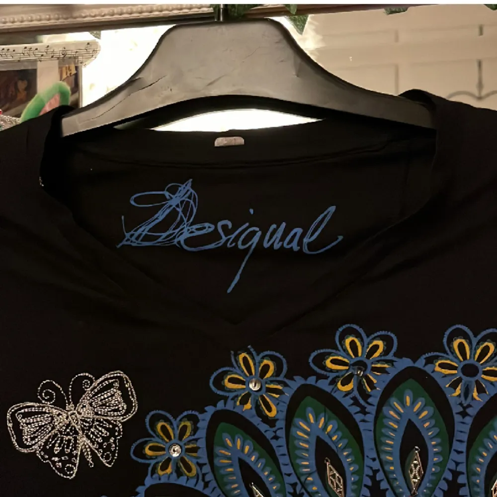 Vintage Desigual topp, jättefint skick!. T-shirts.