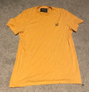 Lyle & skott T-shirt  - Lyle & skott T-shirt i bra skick 