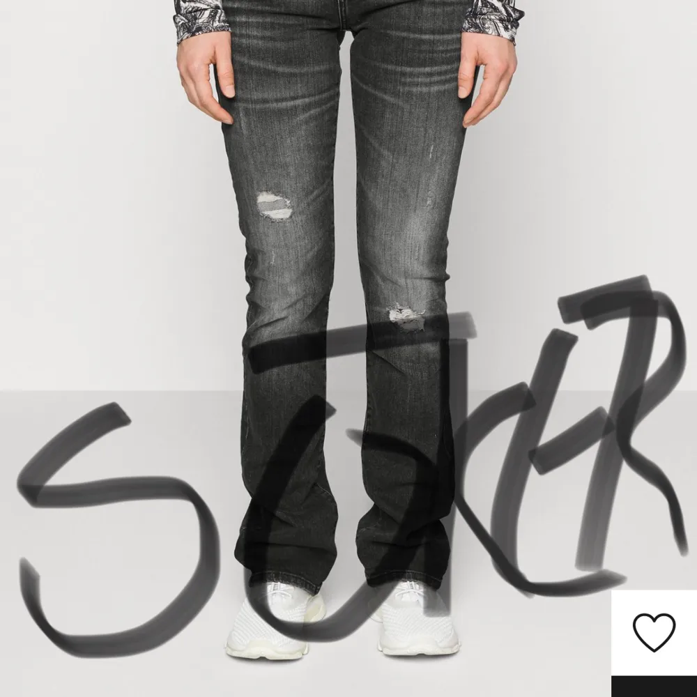 Jag vill verkligen ha dessa jeansen så om ni säljer så skrivvvvv . Jeans & Byxor.