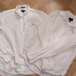 Nästan oanvända skjortor i stlk 158-164, XS. En bomull och en i linne. 