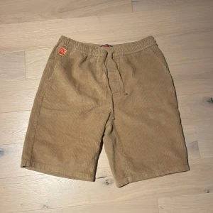 Empyre shorts - Empyre shorts! Typ helt nya, inga fel på dem. Köptes på blue tomato och har använts fåtal gånger inom huset.
