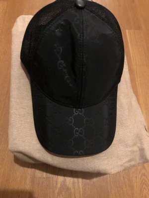 Gucci keps - Gucci nylon keps, vädligt sälsynt  Strlk M  