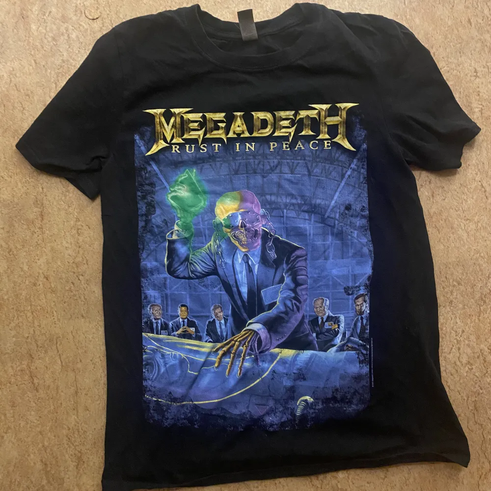Megadeth tröja från EMP. Bra skick, storlek S . T-shirts.