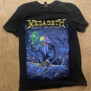 Band tröja  - Megadeth tröja från EMP. Bra skick, storlek S 