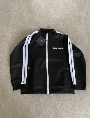 Palm angels tröja  - Säljer helt ny lv Palm angels tröja tag och påse med följer 