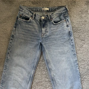 Low straight jeans - Fina jeans från Gina tricot, säljer då de tyvärr är försmå. Nypris 500💞