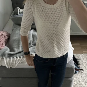 Trekvartsärmad tröja - Säljer denna gulliga tröja som inte kommer till användning🩵