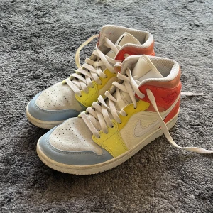 Jordan 1 - Air jordans 1 i väldigt bra skick och som är knappt använda😊