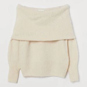 Off shoulder tröja  - Stickad off shoulder tröja från hm. Super varm och mysig, perfekt för hösten och vintern. Använd en gång.