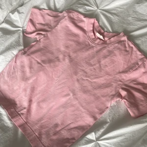 T-shirt🌸 - En super fin ljus rosa T-shirt.