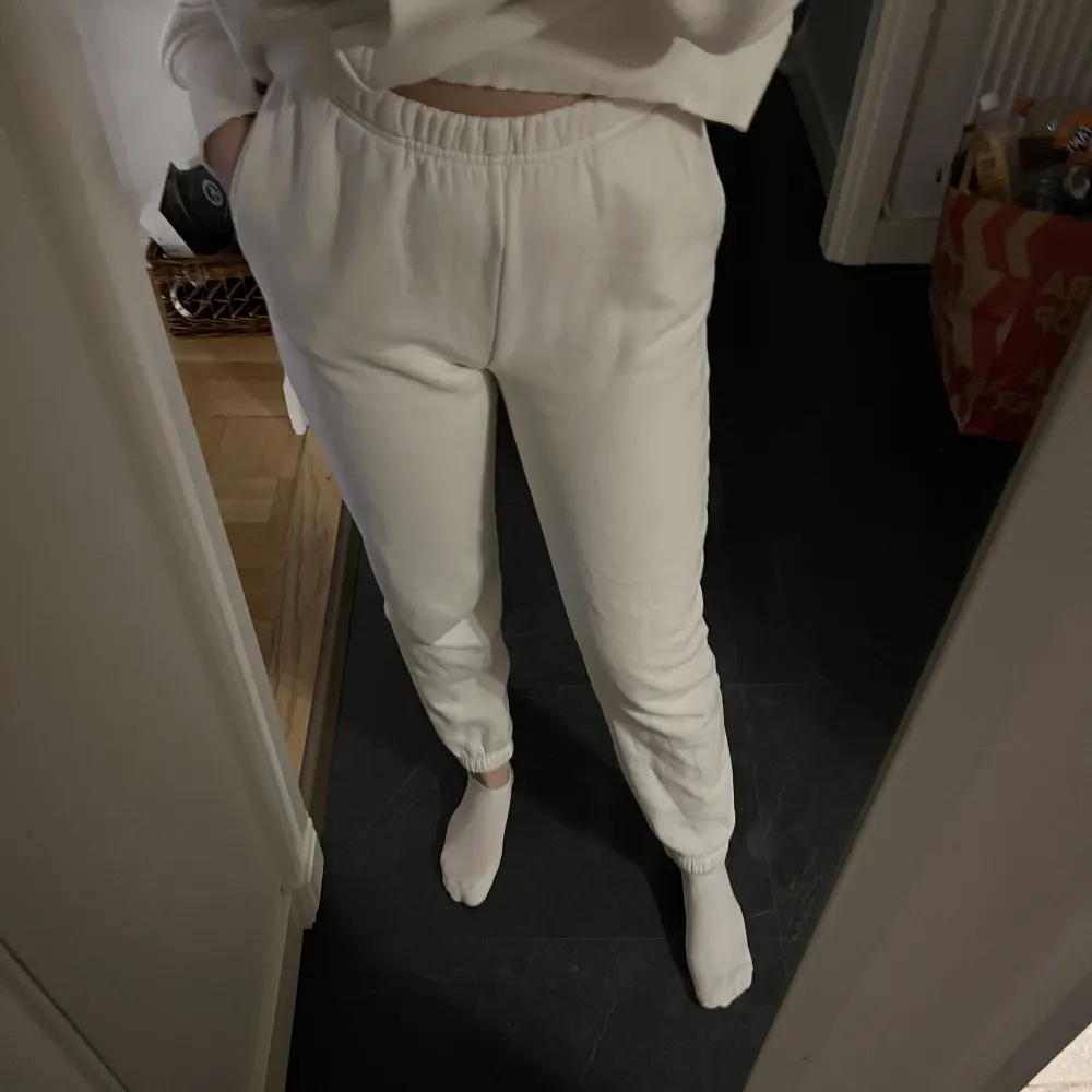 Vita mjukisbyxor från GinaTricot🤍 Storlek XS. . Jeans & Byxor.
