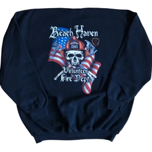 Tröja med tryck - Sweatshirt med tryck från Gildan. Svart färg i bra skick, storlek XXL men passar mer L. Ställ gärna frågor!😊