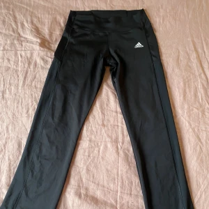 Tränings byxor - Lågmidjade utsvängda tränings tights💞 använda två gånger kanske!!