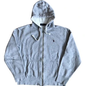 Ralph Lauren Zip-up Hoodie - Grå huvtröja från Ralph Lauren, bra skick i storlek L. Ställ gärna frågor!😊