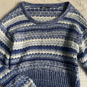 Stickad tröja - Säljer min typ aldrig använda stickade tröja från Gina💙