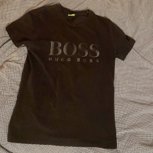 Hugo boss T-shirt  - Hugo boss T-shirt storlek S