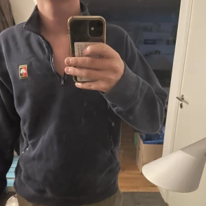 Nike tröja  - Säljer en marinblå nike tröja   Använd några gånger 