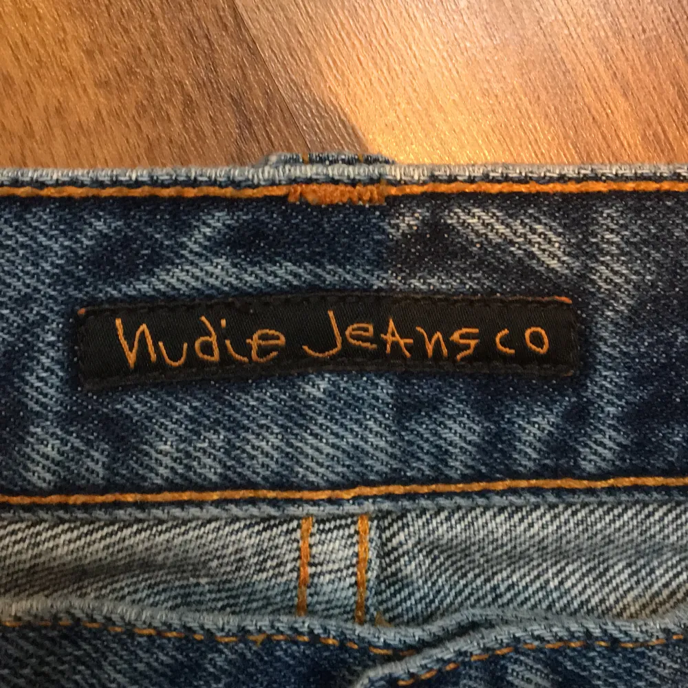 Hej säljer nu mina blåa Nudie Jeans i modellen Steady Eddie. Jeans & Byxor.